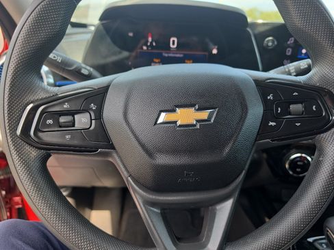 Certified 2025 Chevrolet Trax LT FWD image 25