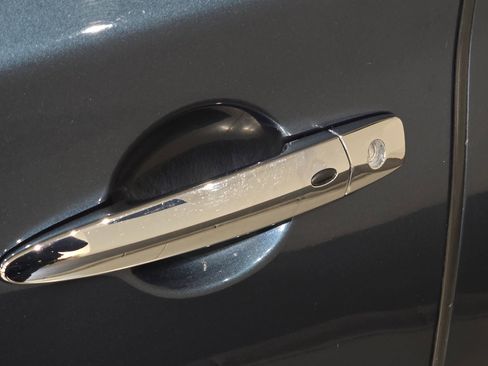 Used 2017 Nissan Sentra SV w/ Style Package image 18