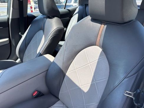 Used 2018 Toyota Camry XLE FWD image 12
