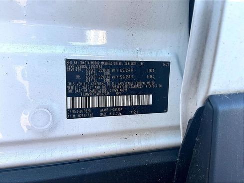 Used 2022 Toyota RAV4 LE AWD/4WD image 9