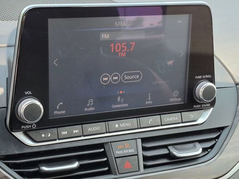 Used 2025 Nissan Altima 2.5 SV FWD image 25