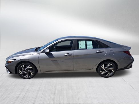 Used 2024 Hyundai Elantra Limited FWD image 4