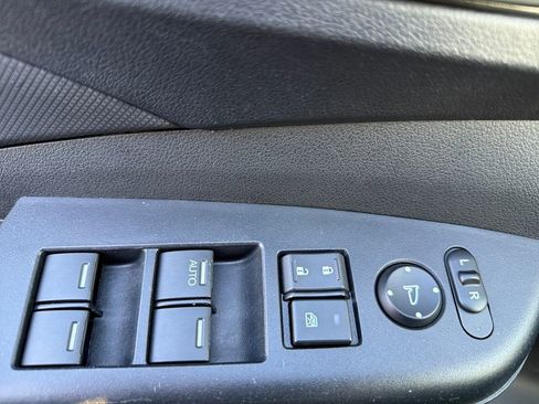 Used 2014 Honda CR-V LX image 45