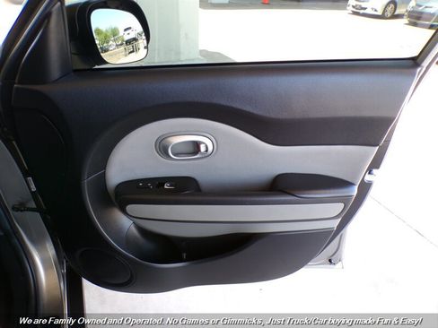 Used 2017 Kia Soul + FWD image 29