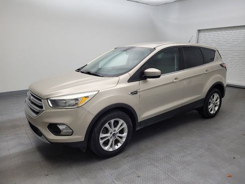 Used 2017 Ford Escape SE image 2