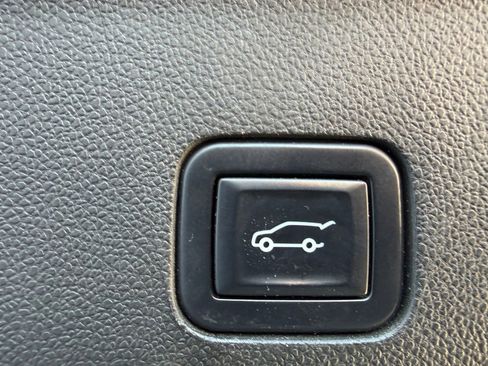 Used 2022 Chevrolet Suburban Z71 image 27