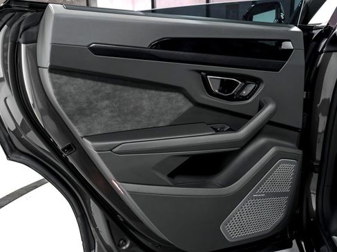 Used 2021 Lamborghini Urus image 31