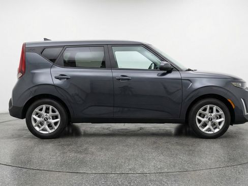 Used 2025 Kia Soul LX w/ LX Technology Package image 11
