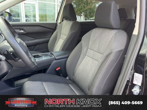 Used 2025 Nissan Rogue SV FWD image 4