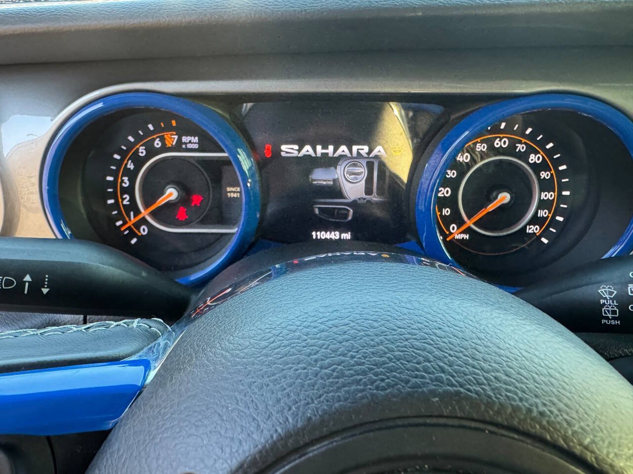 Used 2018 Jeep Wrangler Unlimited Sahara w/ LED Lighting Group AWD/4WD image 18
