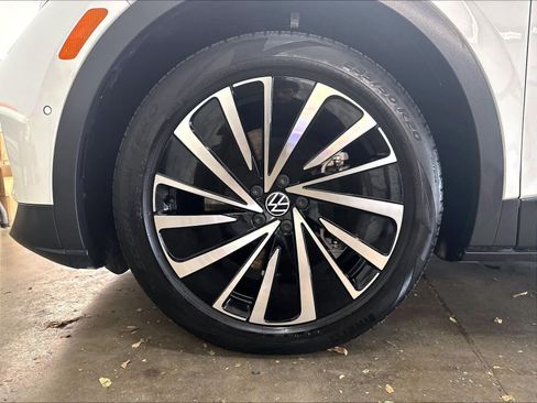 Used 2023 Volkswagen ID.4 Pro S Plus RWD image 36
