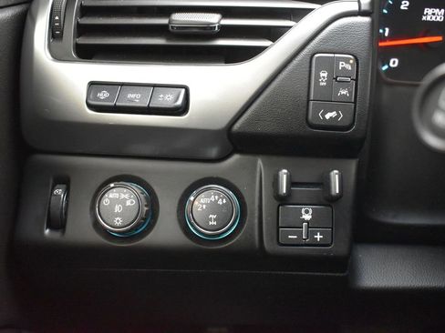 Used 2019 Chevrolet Suburban Premier image 21