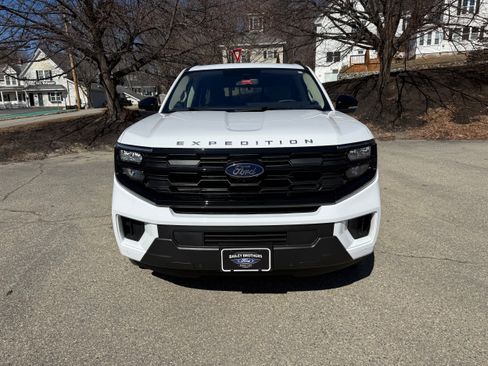 Used 2025 Ford Expedition Max Active AWD/4WD image 2
