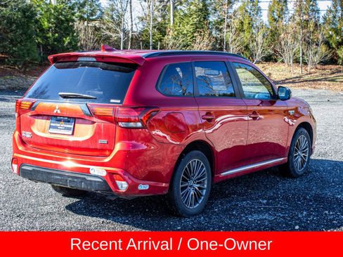 Used 2022 Mitsubishi Outlander 4WD Plug-In Hybrid image 7