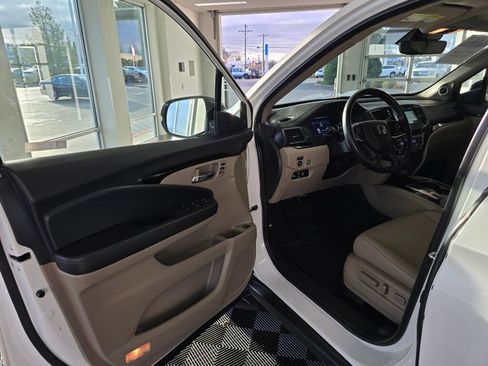 Used 2020 Honda Pilot Touring image 18