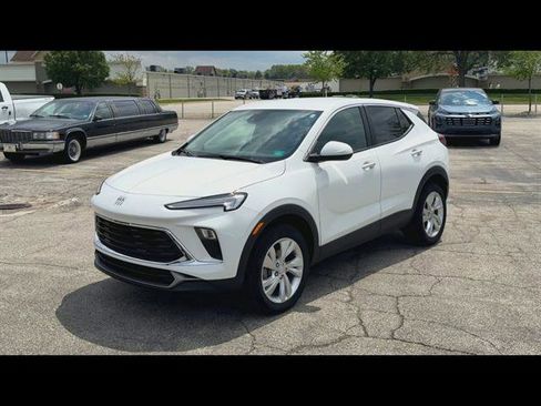 Used 2024 Buick Encore GX Preferred AWD/4WD image 32