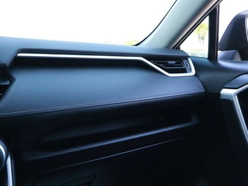 Used 2021 Toyota RAV4 LE image 25