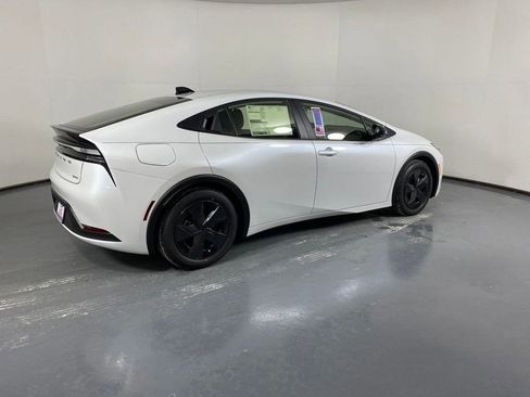 New 2026 Toyota Prius SE image 4