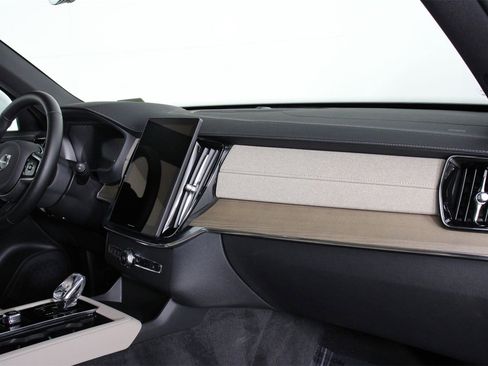 Certified 2025 Volvo XC90 B6 Plus w/ Protection Package Premier image 22