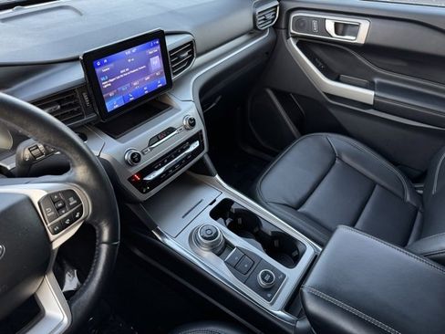 Certified 2022 Ford Explorer XLT w/ Equipment Group 202A image 16