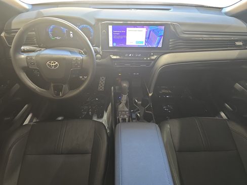 Used 2025 Toyota Camry XSE FWD image 9