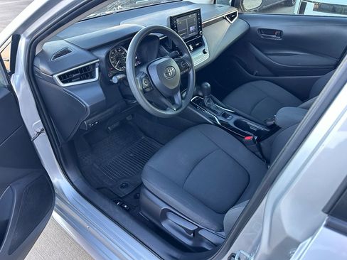 Used 2022 Toyota Corolla LE image 11
