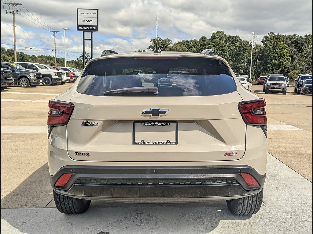 Used 2026 Chevrolet Trax RS w/ Sunroof Package FWD image 8