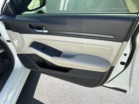 Used 2024 Nissan Altima 2.5 SV AWD/4WD image 14