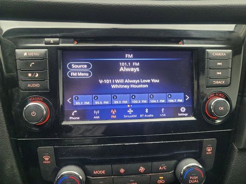 Used 2018 Nissan Rogue SV image 25