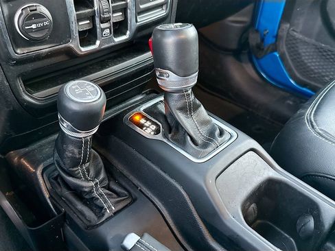 Used 2022 Jeep Wrangler Unlimited Sahara w/ Cold Weather Group image 18