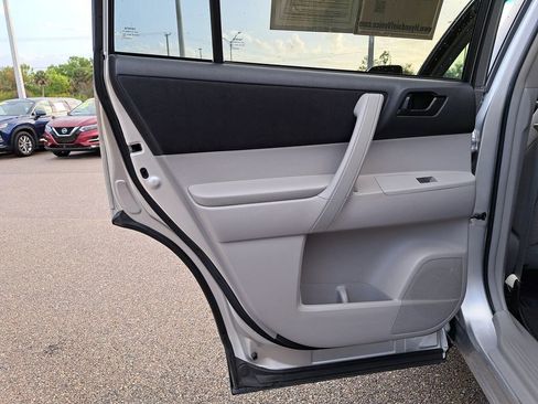 Used 2012 Toyota Highlander FWD image 20