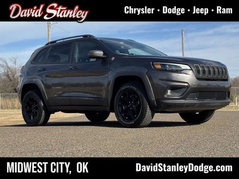 Used 2019 Jeep Cherokee Trailhawk image 1