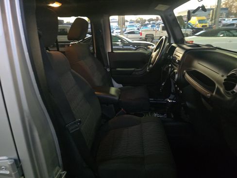 Used 2012 Jeep Wrangler Unlimited Sport image 8