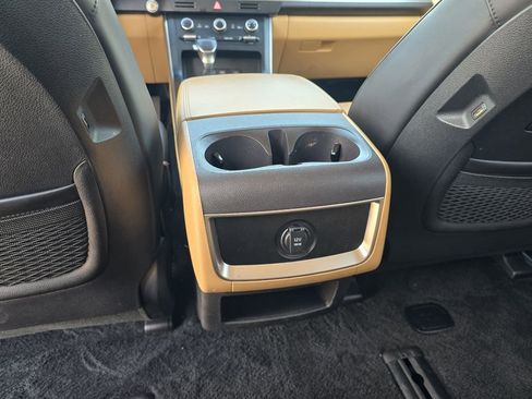 Used 2024 Kia Carnival LX FWD image 25