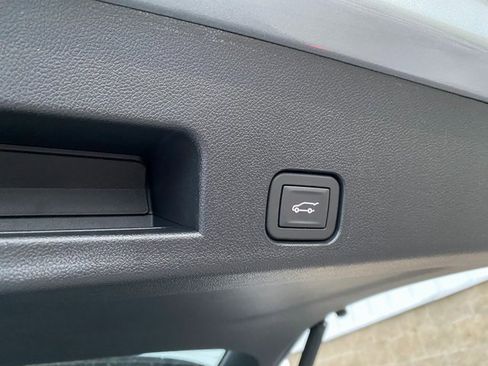 New 2026 Chevrolet Traverse LT image 11