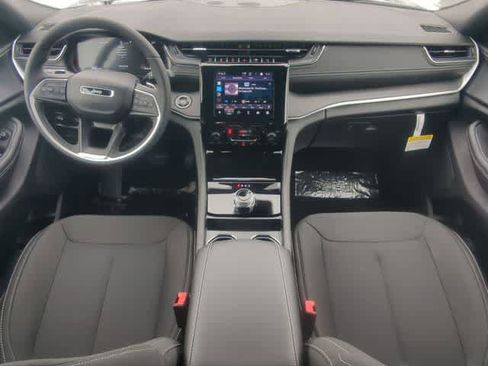 New 2025 Jeep Grand Cherokee L Laredo image 15