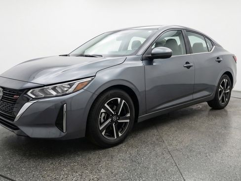 Used 2025 Nissan Sentra SV image 3