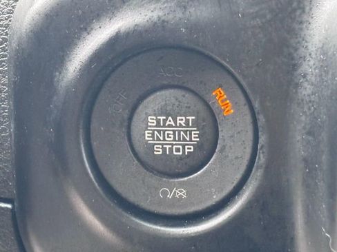Used 2020 Jeep Wrangler Unlimited Sahara AWD/4WD image 19