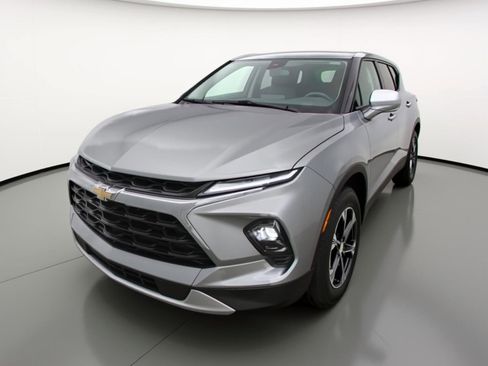 Used 2025 Chevrolet Blazer LT image 3