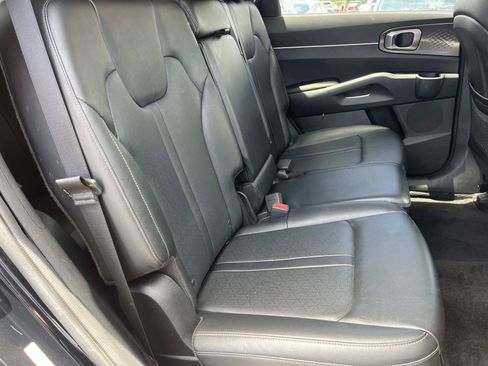 Used 2022 Kia Sorento S FWD image 23