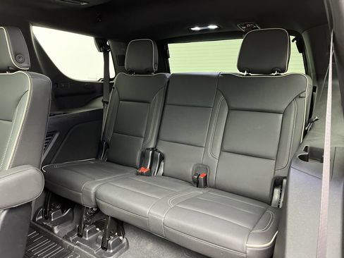Certified 2025 GMC Yukon Elevation w/ LPO, Elevation Black Package AWD/4WD image 14