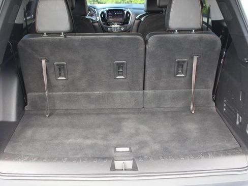 Used 2020 Chevrolet Traverse LT image 16