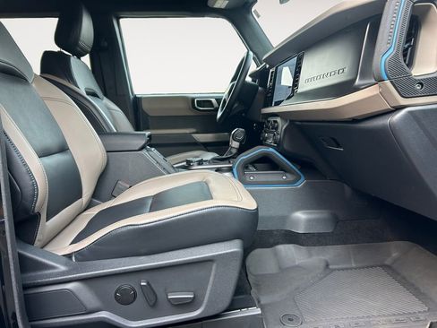 Used 2023 Ford Bronco Wildtrak image 10