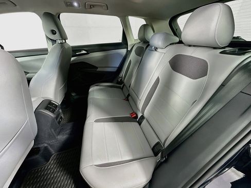 Used 2023 Volkswagen Taos SE image 24