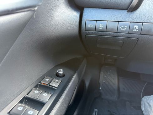 Used 2020 Toyota Camry XLE w/ Sunroof Package FWD image 17