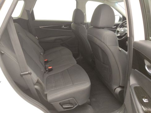 Used 2020 Kia Sorento AWD V6 image 19