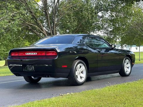 Used 2012 Dodge Challenger SXT image 6