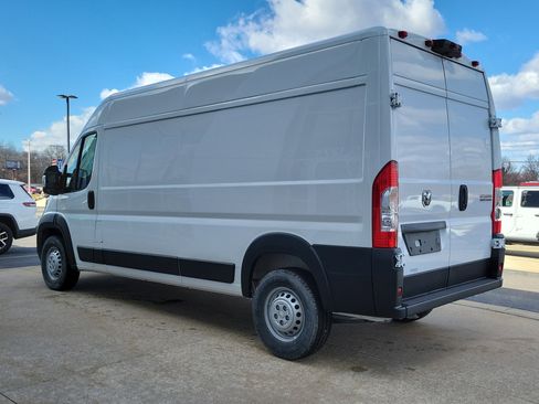 Used 2025 RAM ProMaster 2500 w/ Convenience Group image 3