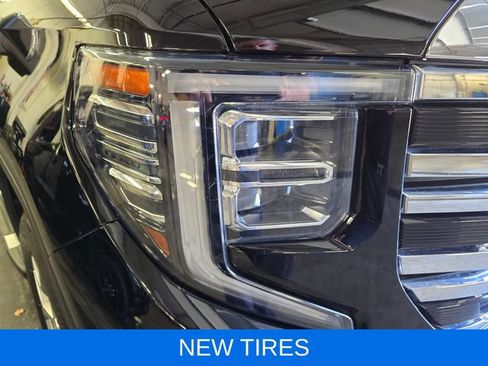 Used 2023 GMC Sierra 1500 SLT w/ SLT Premium Package AWD/4WD image 5