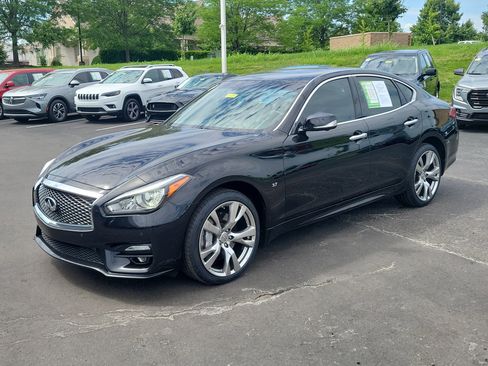 Used 2017 INFINITI Q70 3.7 w/ Sport Package AWD/4WD image 2